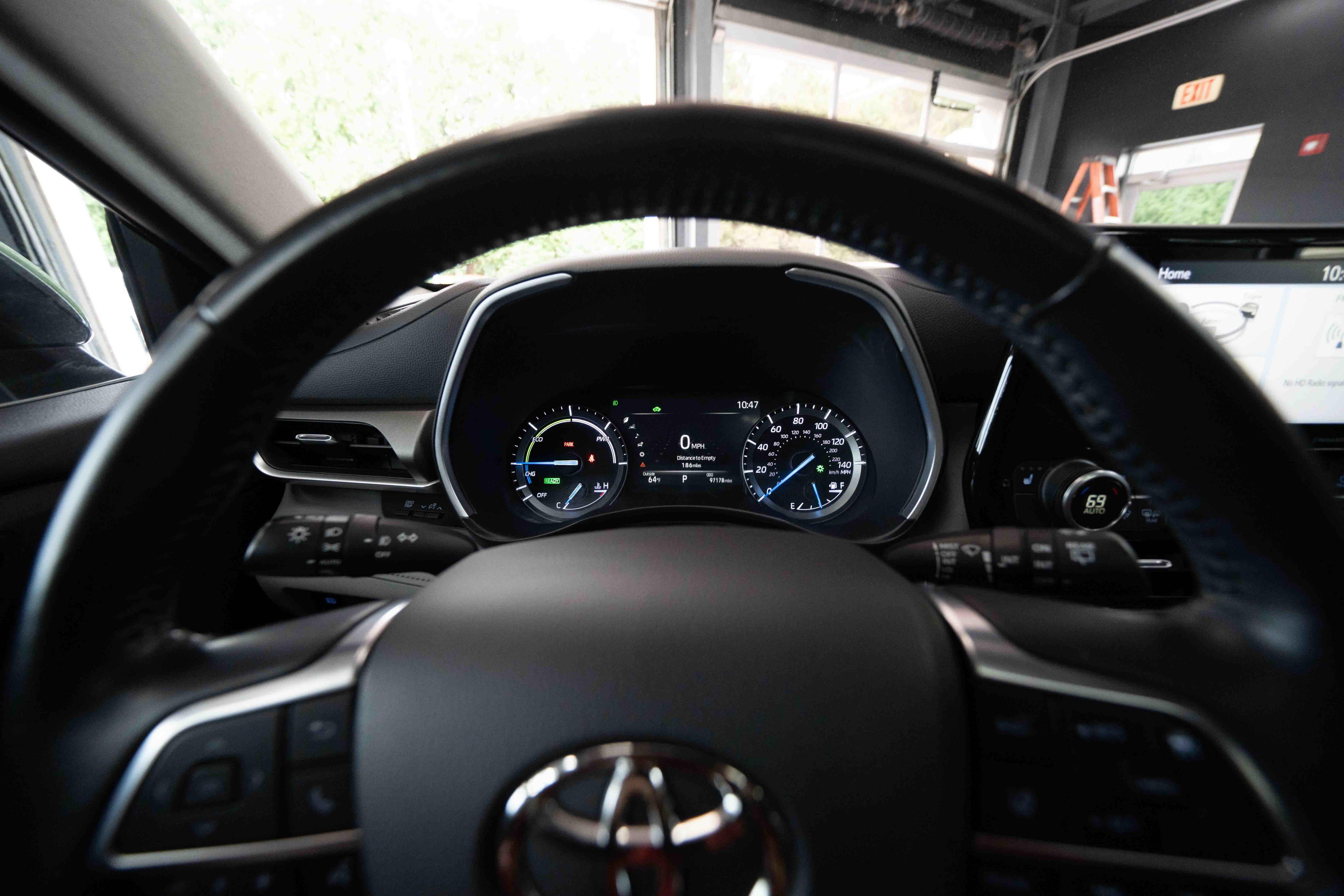 Used 2021 Toyota Highlander XLE AWD/4WD image 15