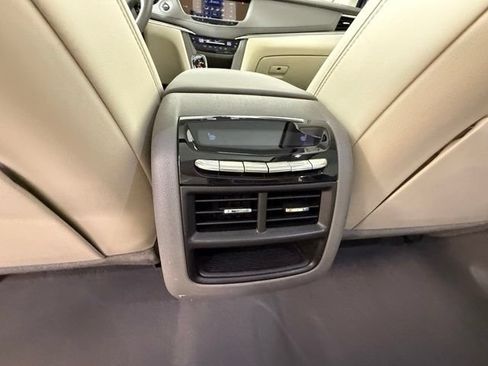 Used 2022 Cadillac XT5 Premium Luxury FWD image 35