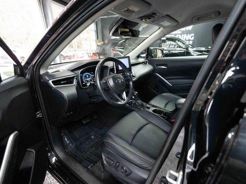 Used 2023 Toyota Corolla Cross XLE image 8