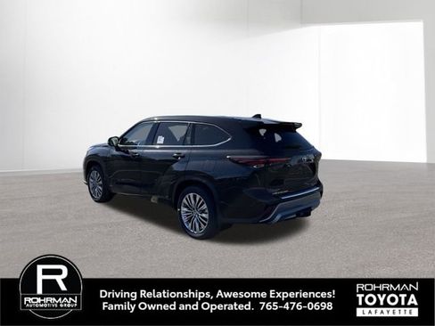 New 2026 Toyota Highlander Platinum image 4