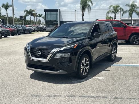 Used 2023 Nissan Rogue SV FWD image 2