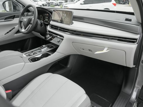 Certified 2026 INFINITI QX60 Luxe w/ Family Package FWD image 38