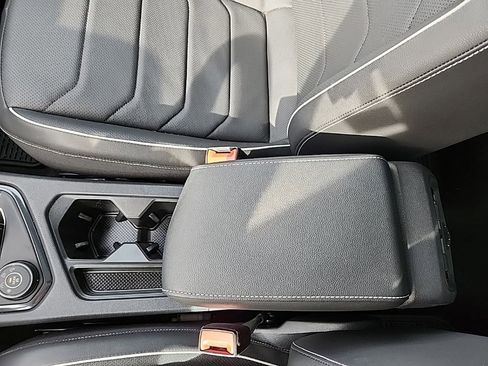 Used 2024 Volkswagen Tiguan SEL R-Line w/ MDO Package, Two-Row AWD/4WD image 25