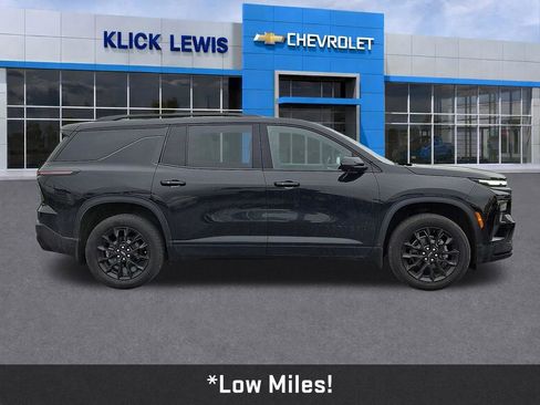 Used 2024 Chevrolet Traverse LT w/ Midnight/Sport Edition FWD image 9