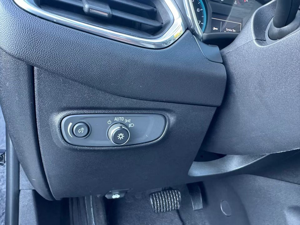 Used 2019 Chevrolet Equinox LS AWD/4WD image 16