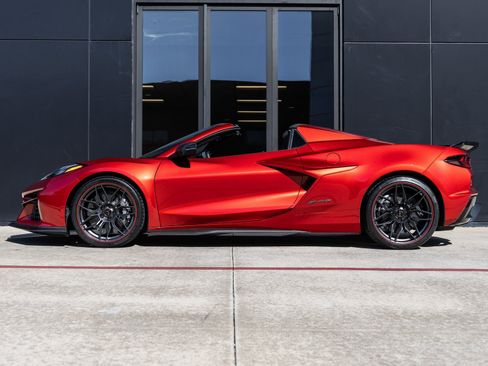 Used 2025 Chevrolet Corvette Z06 image 9