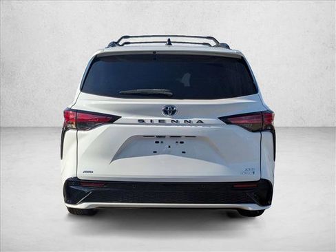 Used 2023 Toyota Sienna XSE image 7