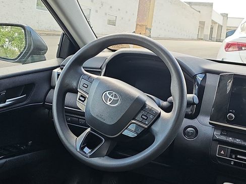 Used 2025 Toyota Camry LE FWD image 10