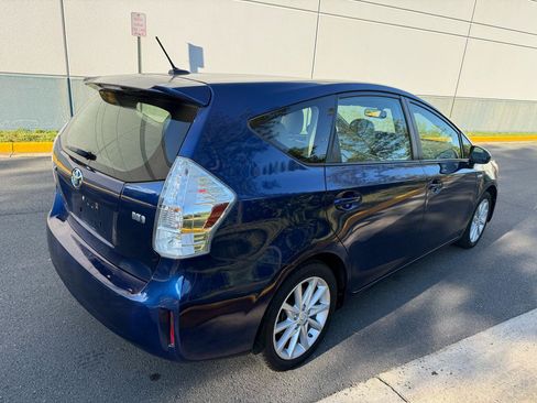 Used 2012 Toyota Prius V Five FWD image 4