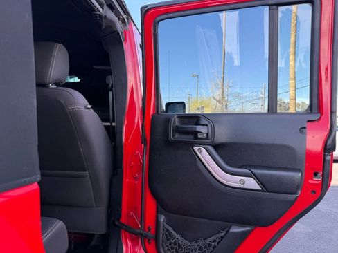 Used 2018 Jeep Wrangler Unlimited Sahara w/ Connectivity Group AWD/4WD image 48