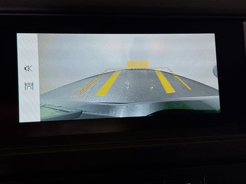 Used 2020 Land Rover Discovery SE image 19