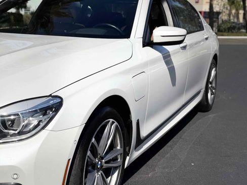Used 2018 BMW 740e xDrive AWD/4WD image 31