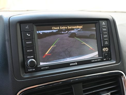 Used 2019 Dodge Grand Caravan SE w/ UConnect Hands-Free Group FWD image 14