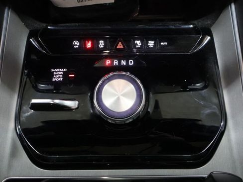 Used 2024 Jeep Wagoneer L Series II image 37