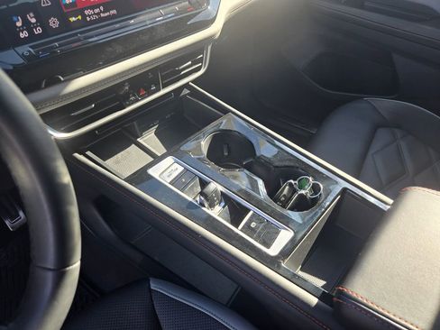 Used 2024 Volkswagen Atlas Peak Edition SE image 24