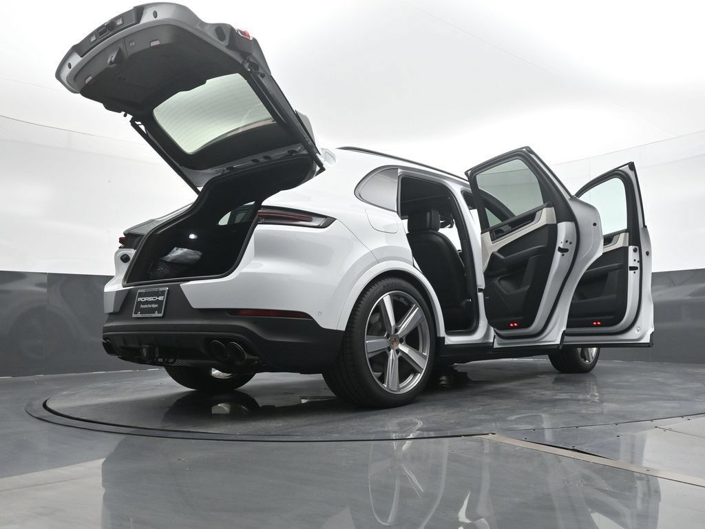 Certified 2025 Porsche Cayenne E-Hybrid AWD/4WD image 27