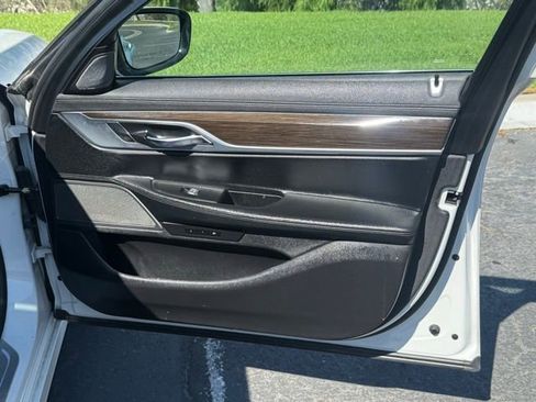 Used 2019 BMW 740i 740i image 9