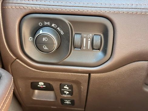 Used 2025 RAM 1500 Limited AWD/4WD image 19