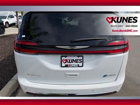 Used 2023 Chrysler Pacifica Limited FWD image 6