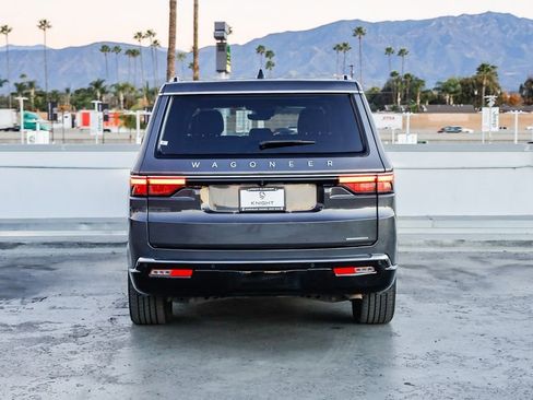 Certified 2024 Jeep Wagoneer L Series II w/ Flexible Seating Group image 8