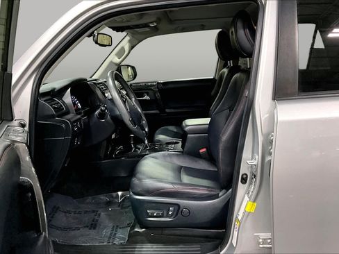 Used 2018 Toyota 4Runner TRD Off-Road Premium AWD/4WD image 8