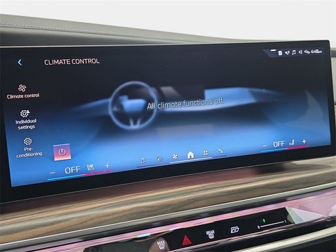 Used 2023 BMW i7 xDrive60 w/ Parking Assistance Package image 24