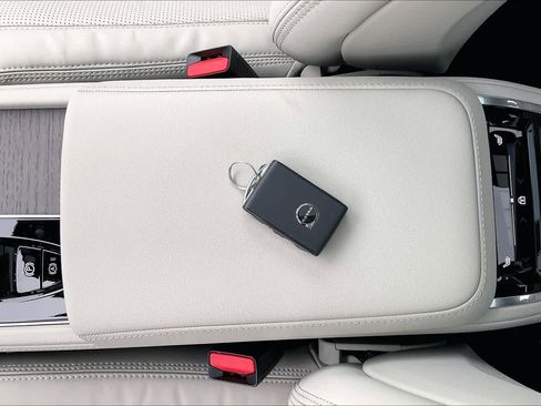 New 2026 Volvo XC90 B6 Ultra image 35