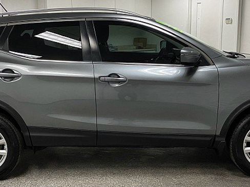 Used 2021 Nissan Rogue Sport SV image 4