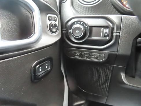 Used 2024 Jeep Wrangler Unlimited Rubicon AWD/4WD image 29