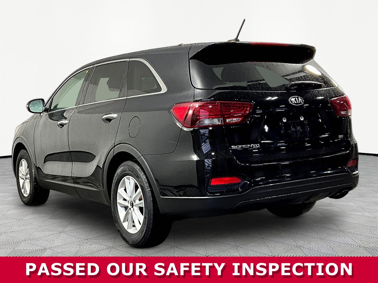 Used 2019 Kia Sorento FWD image 4
