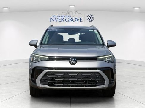 Certified 2025 Volkswagen Taos SE AWD/4WD image 2