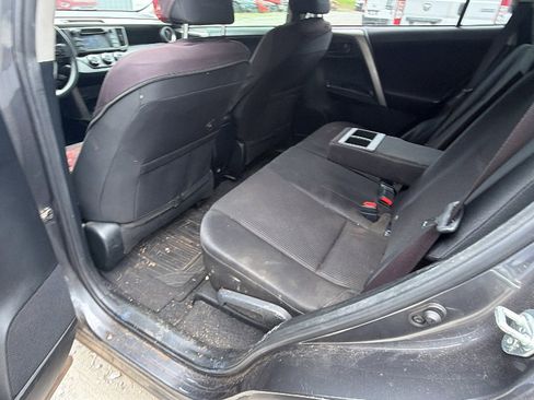 Used 2018 Toyota RAV4 LE FWD image 23