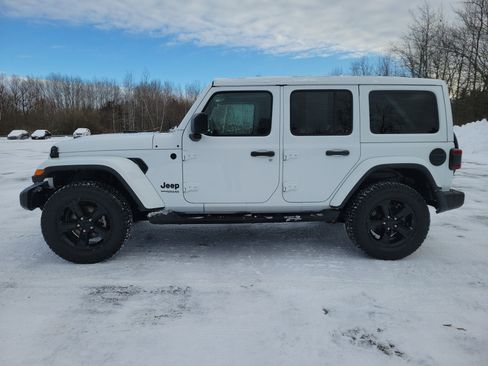Used 2022 Jeep Wrangler Unlimited Sahara image 8