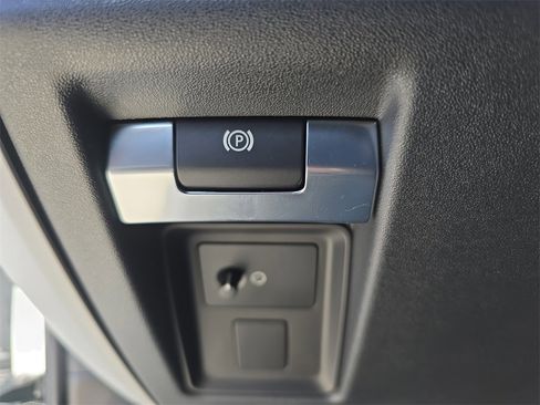 New 2025 Land Rover Defender 110 X-Dynamic SE image 26