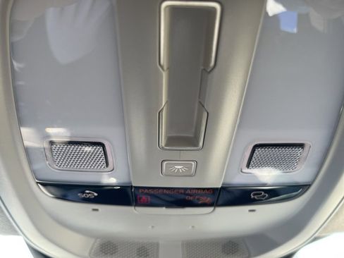 Used 2023 Volvo XC40 B5 Plus w/ Climate Package image 10