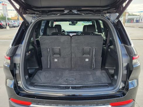 Used 2024 Jeep Grand Cherokee L Limited w/ Luxury Tech Group II image 12