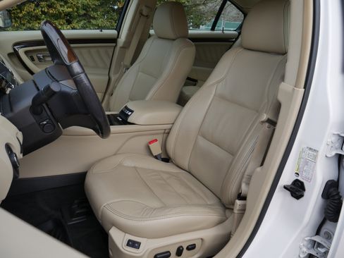 Used 2017 Ford Taurus Limited image 34