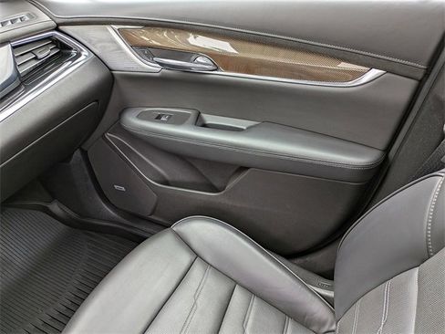 Used 2021 Cadillac XT6 Sport w/ Platinum Package image 18