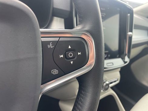 Used 2020 Volvo XC40 T5 Momentum image 41