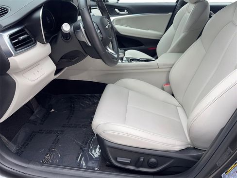 Used 2025 Genesis G70 2.5T image 26