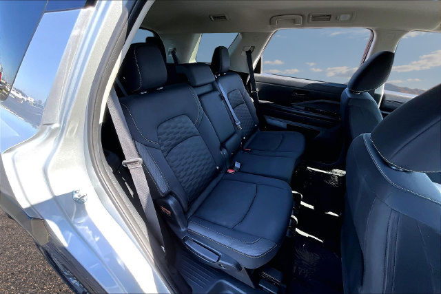 Certified 2024 Nissan Pathfinder SV FWD image 24
