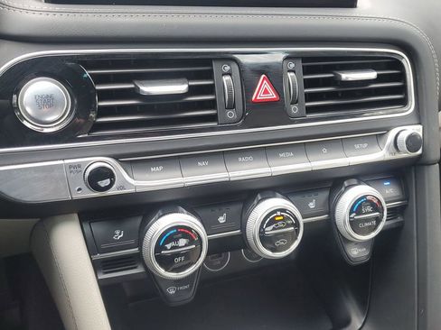 Used 2023 Genesis G70 2.0T image 32