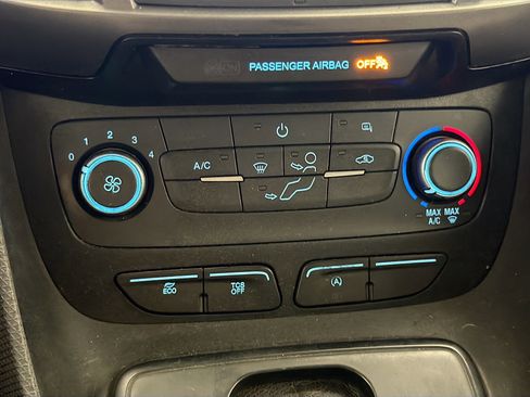 Used 2019 Ford Transit Connect XLT image 10