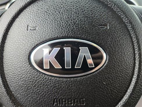 Used 2020 Kia Sedona EX image 28