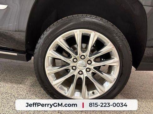 Used 2020 Cadillac Escalade Premium Luxury AWD/4WD image 36