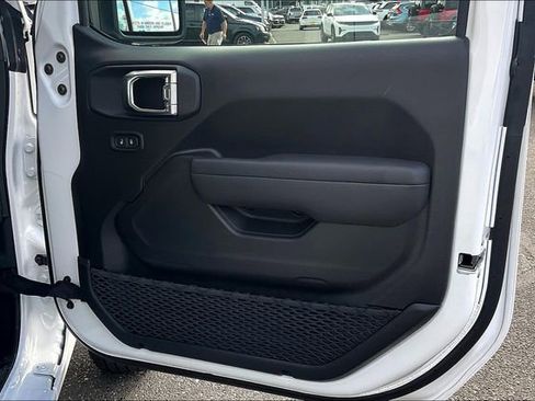 New 2025 Jeep Gladiator Sport image 22