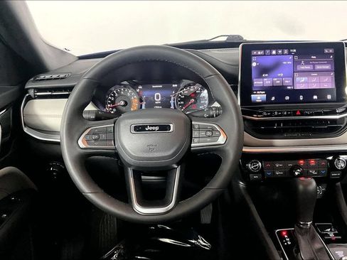 Used 2025 Jeep Compass Limited AWD/4WD image 5