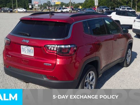 Used 2025 Jeep Compass Latitude AWD/4WD image 3