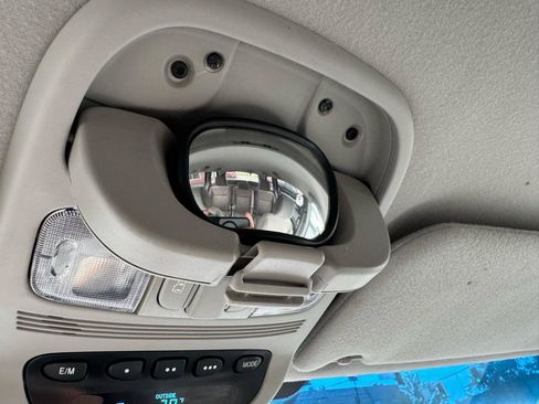 Used 2010 Toyota Sienna LE w/ Towing Prep Pkg FWD image 26