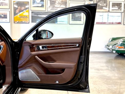 Used 2018 Porsche Panamera Turbo image 49